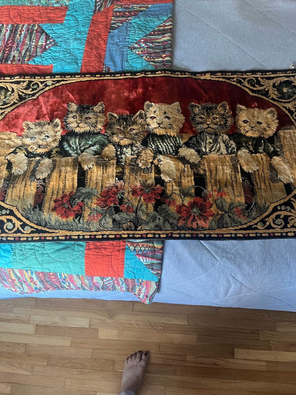 Vintage Style Kittens Tapestry Throw Rug - Red, Gold, Black